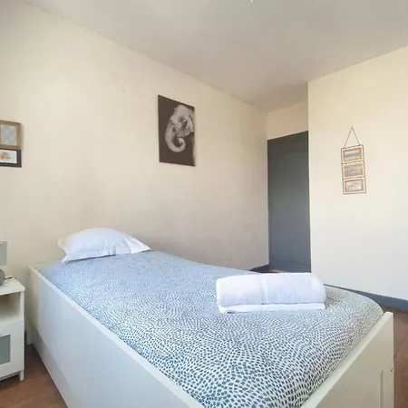 Joli T4 Avec Balcon, Place De Parking - Oradou *