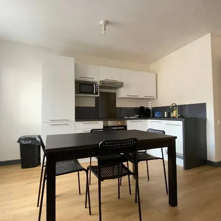 Joli T4 Avec Balcon, Place De Parking - Oradou Apartment