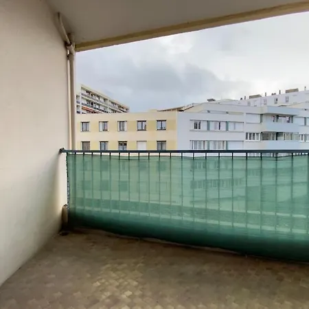 Apartment Joli T4 Avec Balcon, Place De Parking - Oradou *