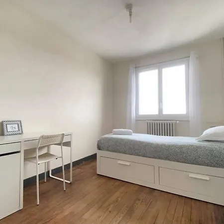 Joli T4 Avec Balcon, Place De Parking - Oradou Apartment *
