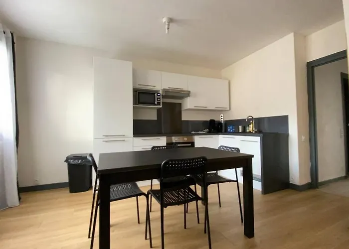 Joli T4 Avec Balcon, Place De Parking - Oradou شقة